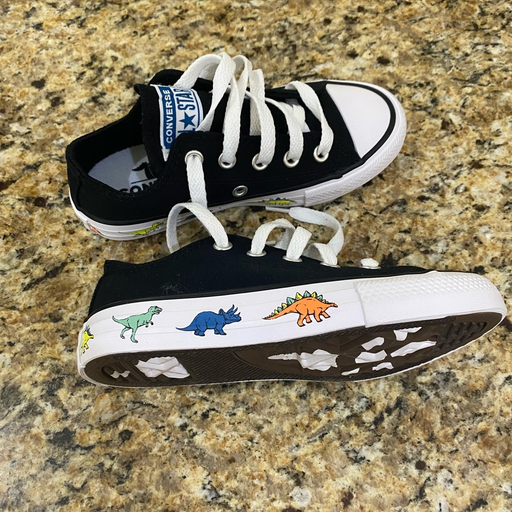 Kids dinosaur Converse Chuck Taylor ALLSTAR. Brand NEW in the box. Size 11